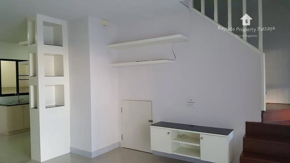 Modern 3-Bedroom House for Sale in Patta Town, East Pattaya - Pet Friendly 3