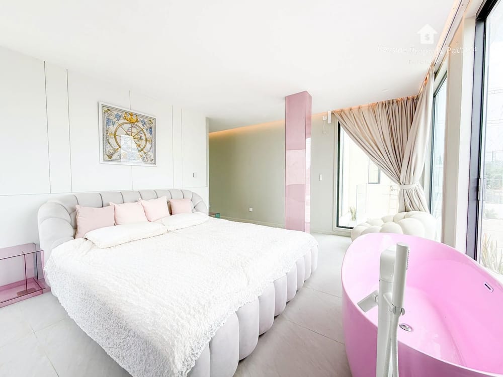 Spacious 3-Bedroom Pool Villa for Sale in East Pattaya - Pet Friendly 9