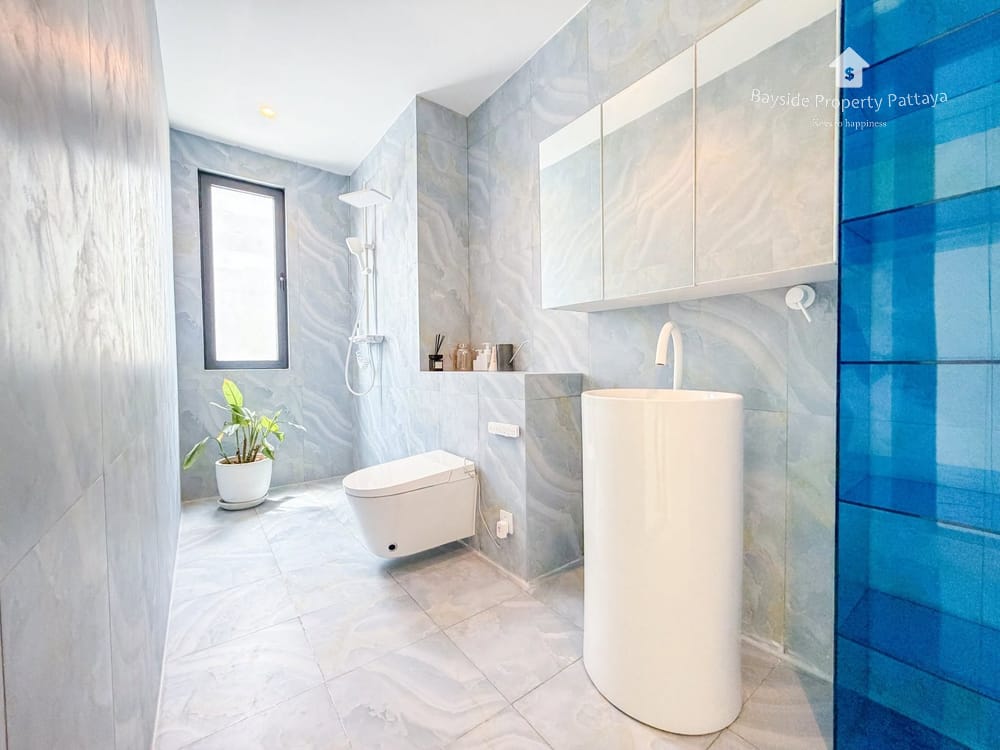 Spacious 3-Bedroom Pool Villa for Sale in East Pattaya - Pet Friendly 10