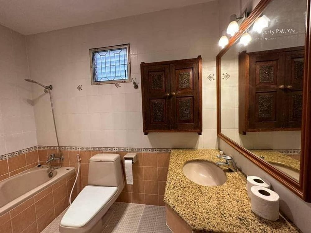 Spacious 5-Bedroom House for Sale in Jomtien, Pattaya with Air Conditioning 13
