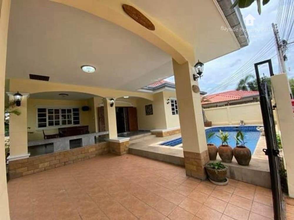 Spacious 5-Bedroom House for Sale in Jomtien, Pattaya with Air Conditioning 2