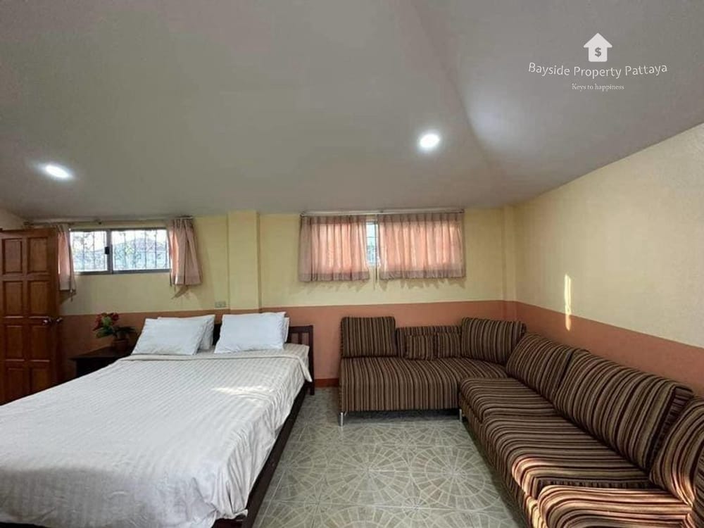 Spacious 5-Bedroom House for Sale in Jomtien, Pattaya with Air Conditioning 9