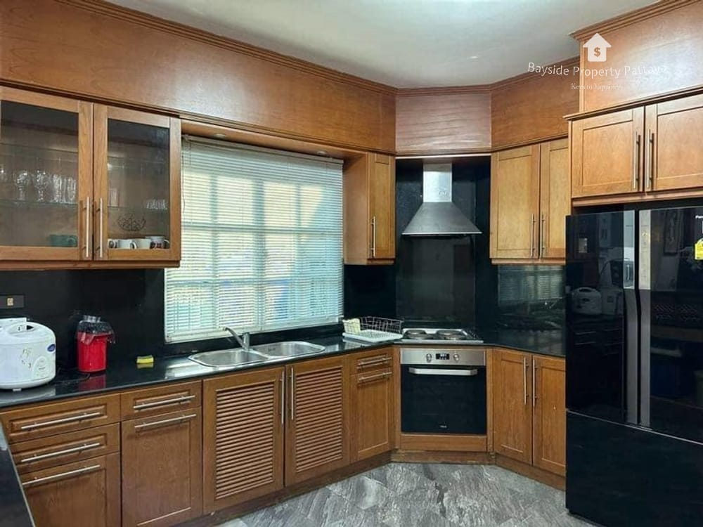 Spacious 5-Bedroom House for Sale in Jomtien, Pattaya with Air Conditioning 12