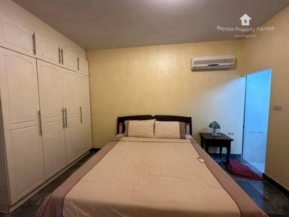 Spacious 5-Bedroom House for Sale in Jomtien, Pattaya with Air Conditioning 10