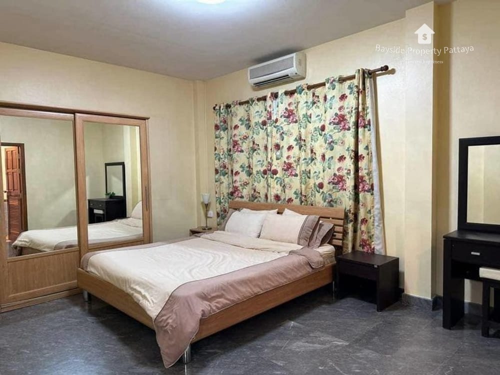 Spacious 5-Bedroom House for Sale in Jomtien, Pattaya with Air Conditioning 8