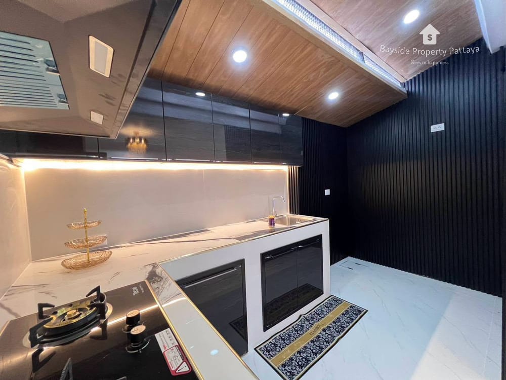 2-Bedroom Townhouse for Sale in Pet-Friendly East Pattaya 10