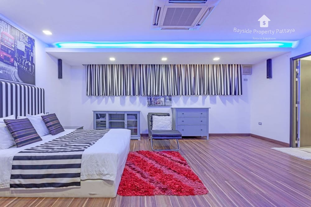 Spacious 4-Bedroom Pool Villa with City View in Pratumnak, Pattaya - For Sale and Rent 10