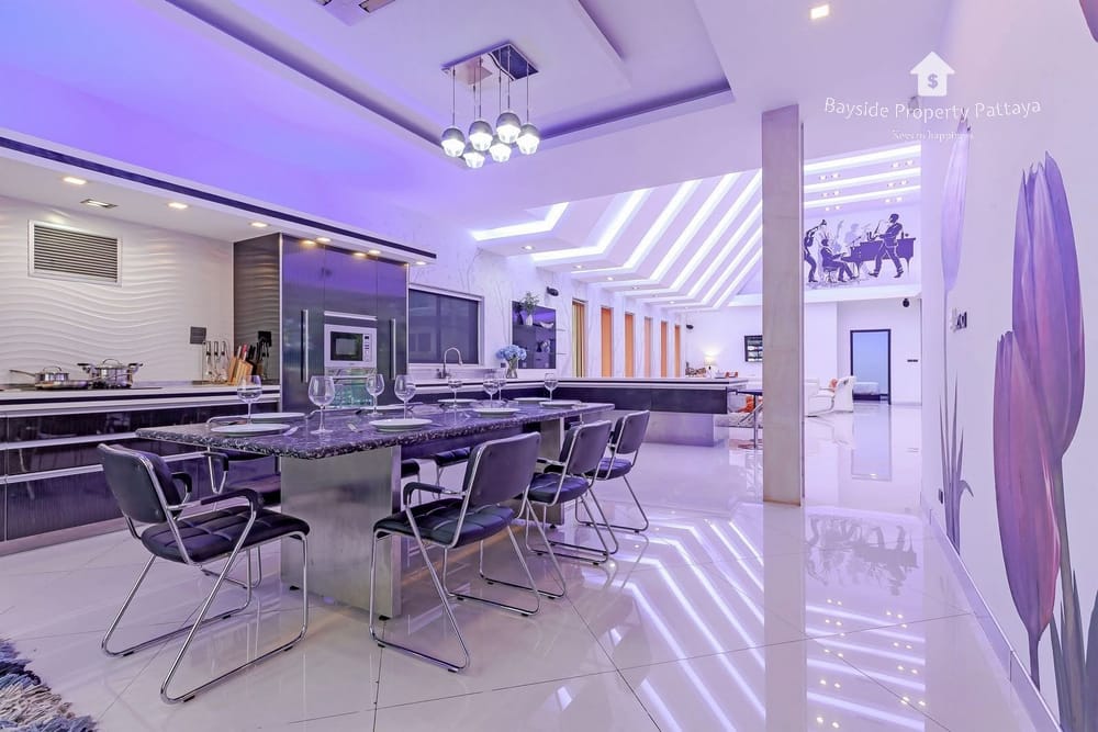 Spacious 4-Bedroom Pool Villa with City View in Pratumnak, Pattaya - For Sale and Rent 15