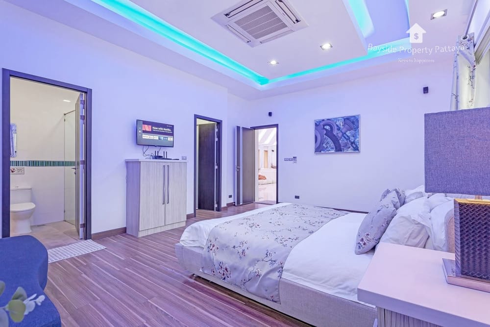 Spacious 4-Bedroom Pool Villa with City View in Pratumnak, Pattaya - For Sale and Rent 18