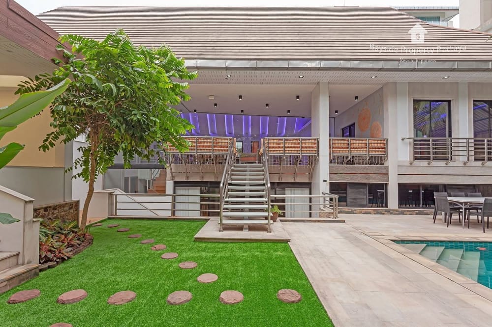 Spacious 4-Bedroom Pool Villa with City View in Pratumnak, Pattaya - For Sale and Rent 23
