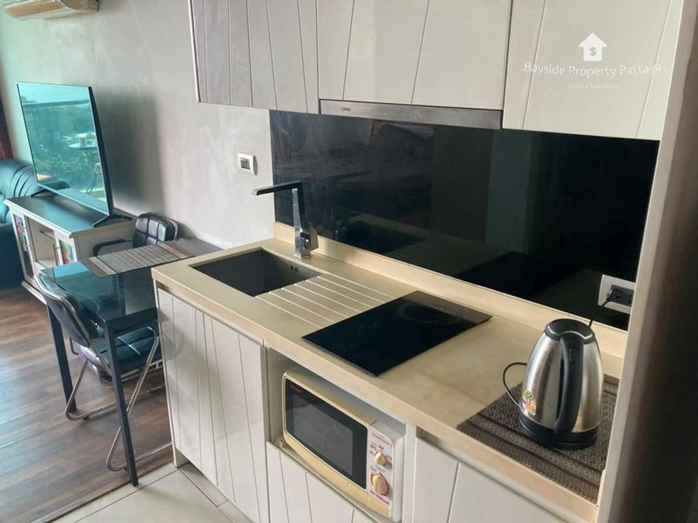 The Peak Towers: Studio-Apartment mit Meerblick in Pratumnak 5