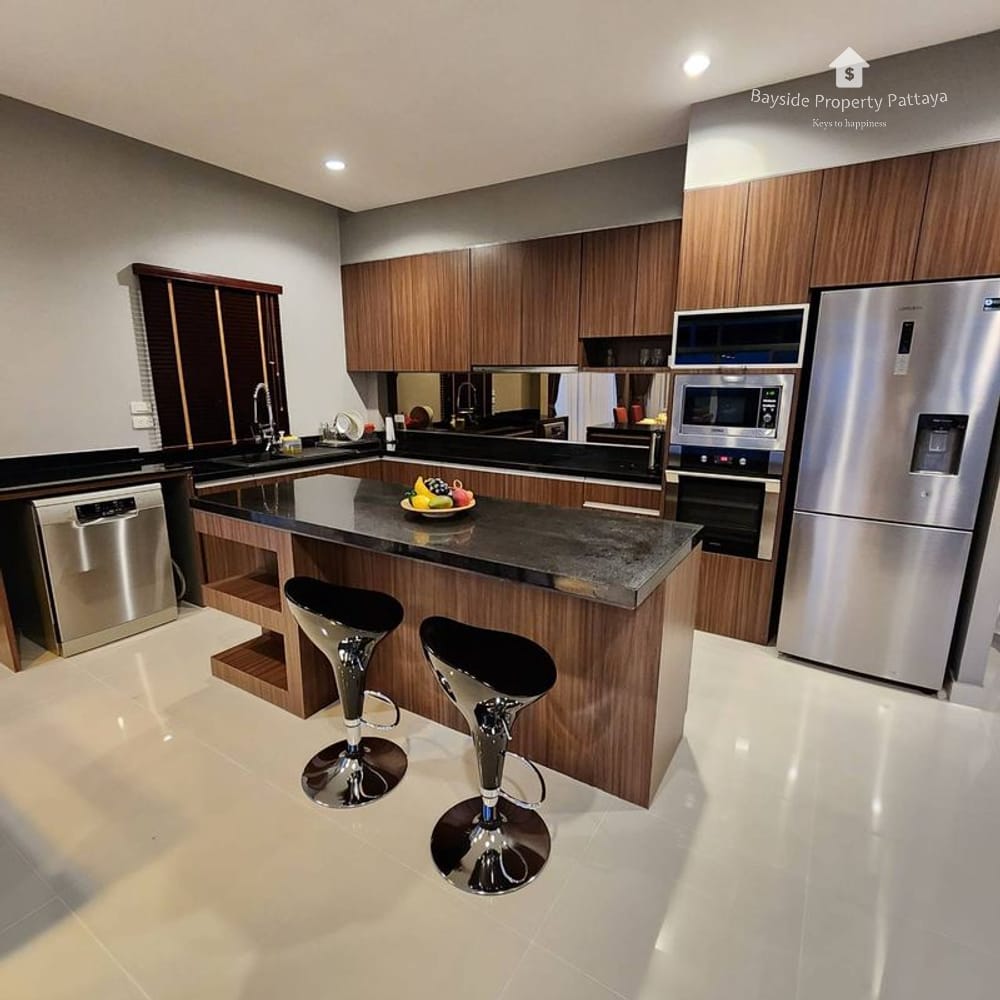 3-Bedroom Pool Villa for Rent in East Pattaya with Air Conditioning 10