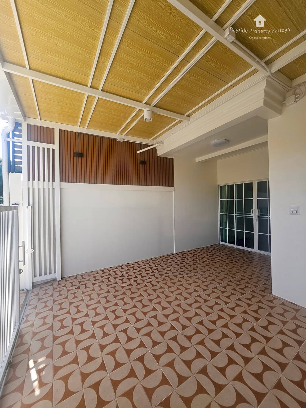 Modern 2-Bedroom Townhouse with Parking in East Pattaya 2
