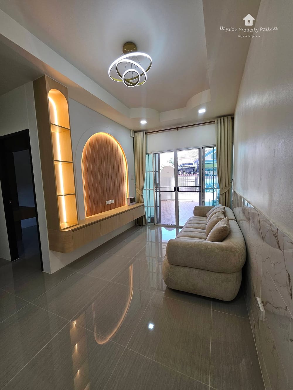Modern 2-Bedroom Townhouse with Parking in East Pattaya 3