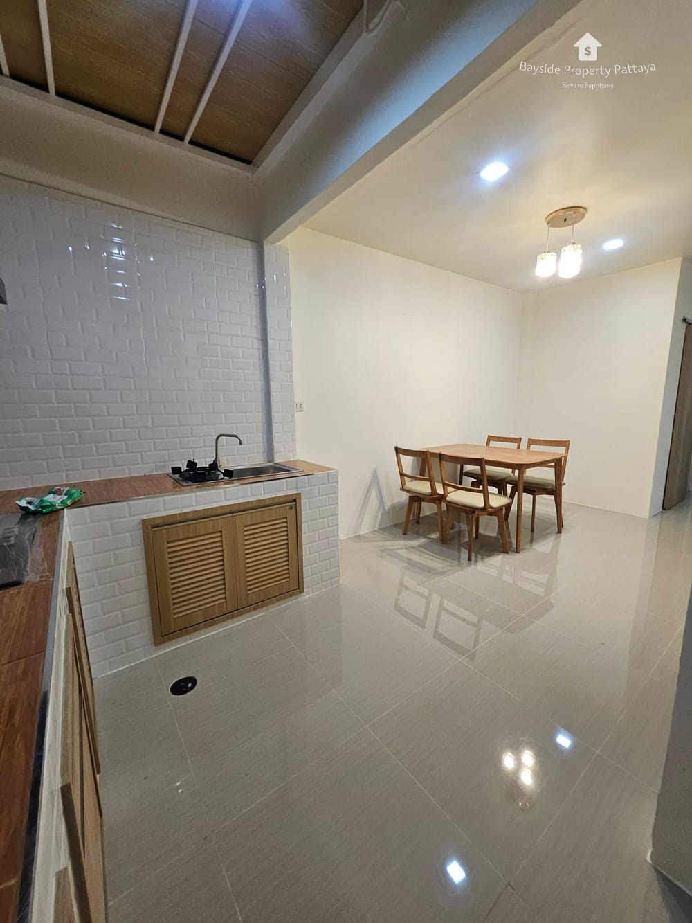 Modern 2-Bedroom Townhouse with Parking in East Pattaya 5
