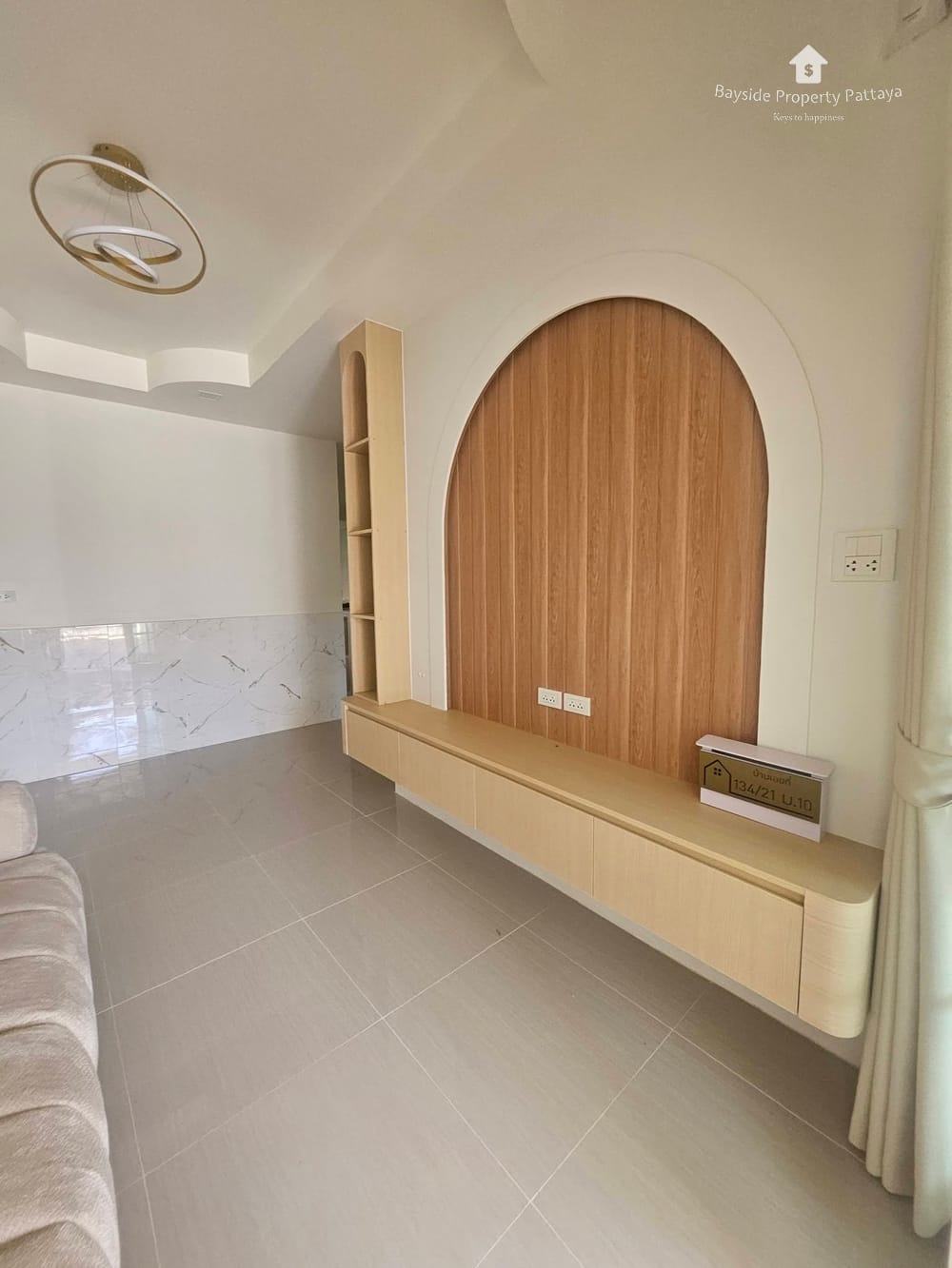 Modern 2-Bedroom Townhouse with Parking in East Pattaya 4