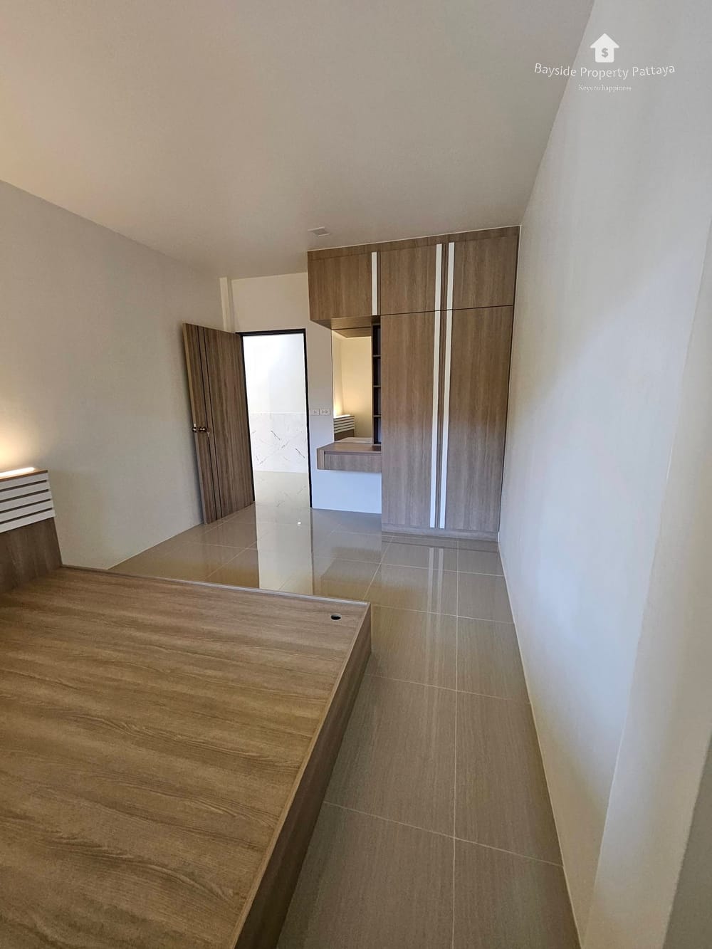 Modern 2-Bedroom Townhouse with Parking in East Pattaya 10
