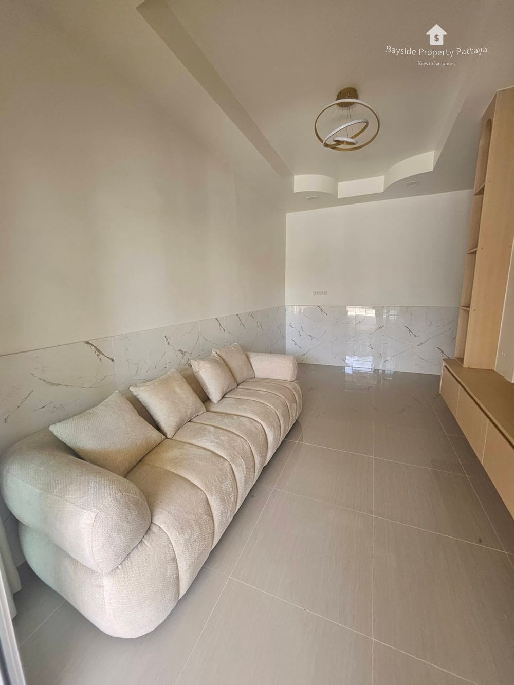 Modern 2-Bedroom Townhouse with Parking in East Pattaya 11