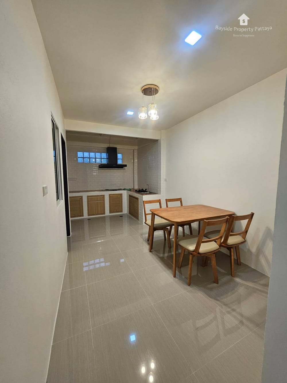 Modern 2-Bedroom Townhouse with Parking in East Pattaya 14