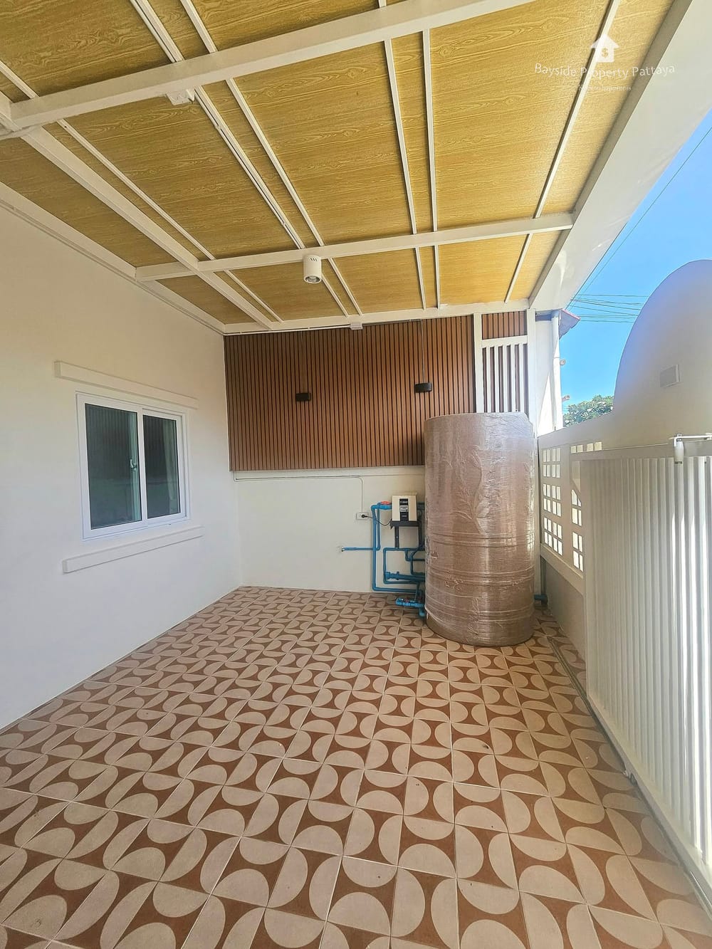 Modern 2-Bedroom Townhouse with Parking in East Pattaya 15
