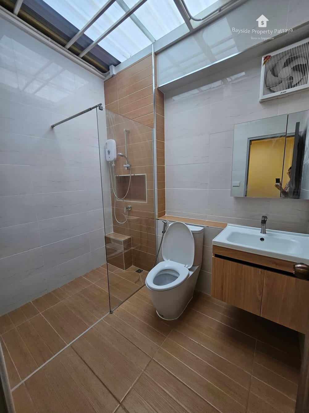 Modern 2-Bedroom Townhouse with Parking in East Pattaya 17