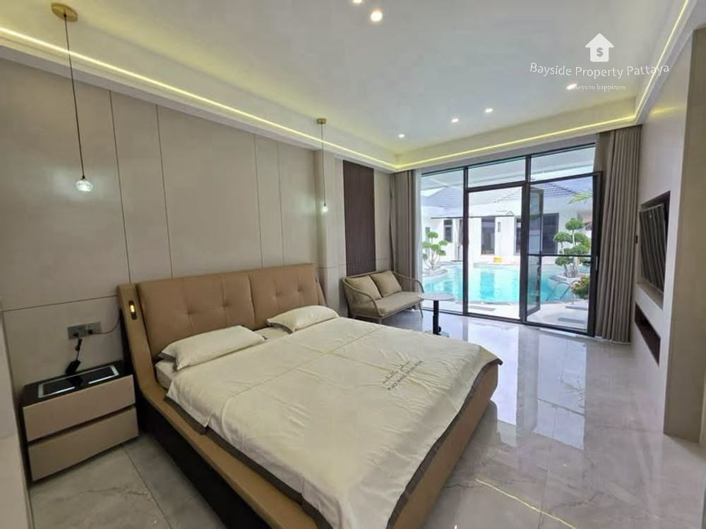 Spacious 6-Bedroom Villa for Sale in Pattaya City with Air Conditioning 5
