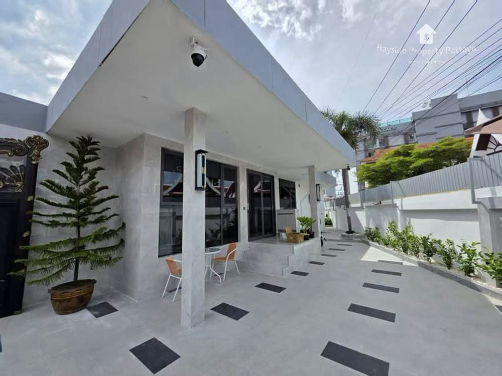 Spacious 6-Bedroom Villa for Sale in Pattaya City with Air Conditioning 14