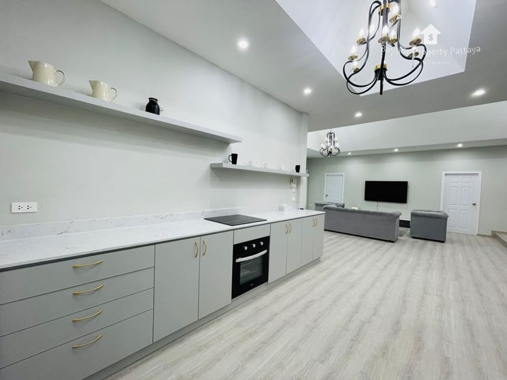 Spacious 4-Bedroom Pool Villa for Sale and Rent in East Pattaya 6