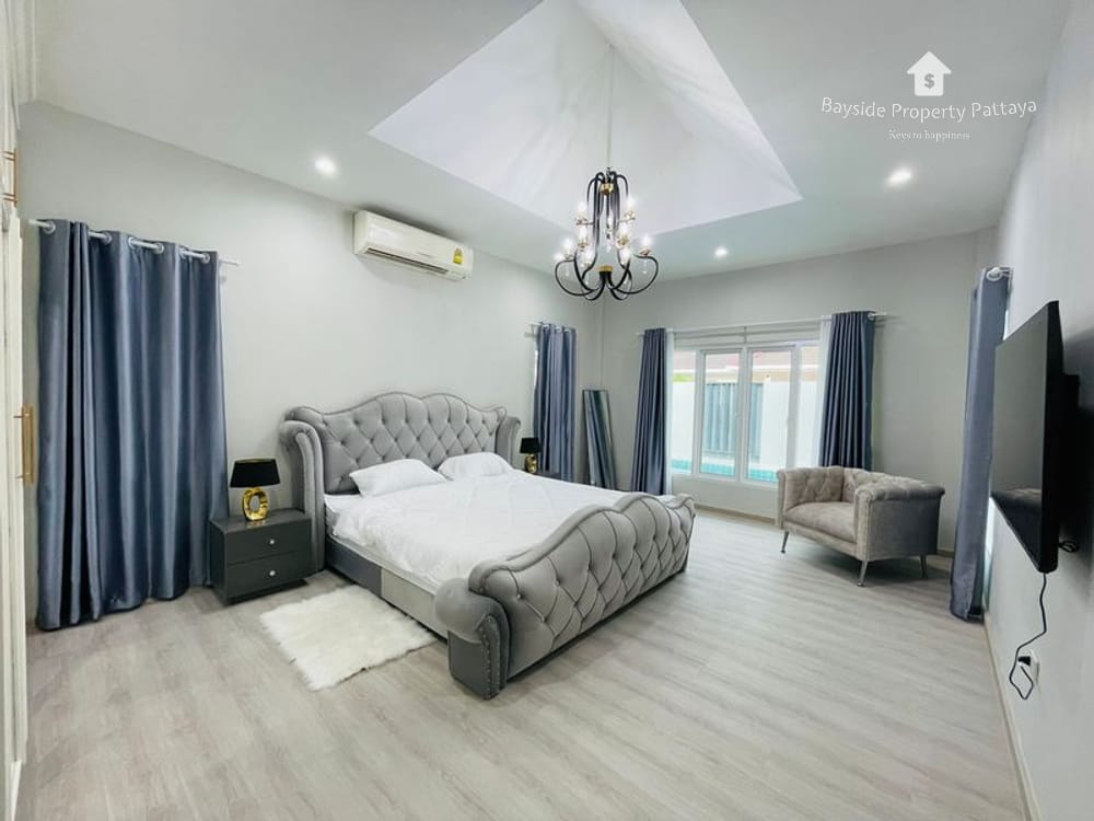 Spacious 4-Bedroom Pool Villa for Sale and Rent in East Pattaya 8