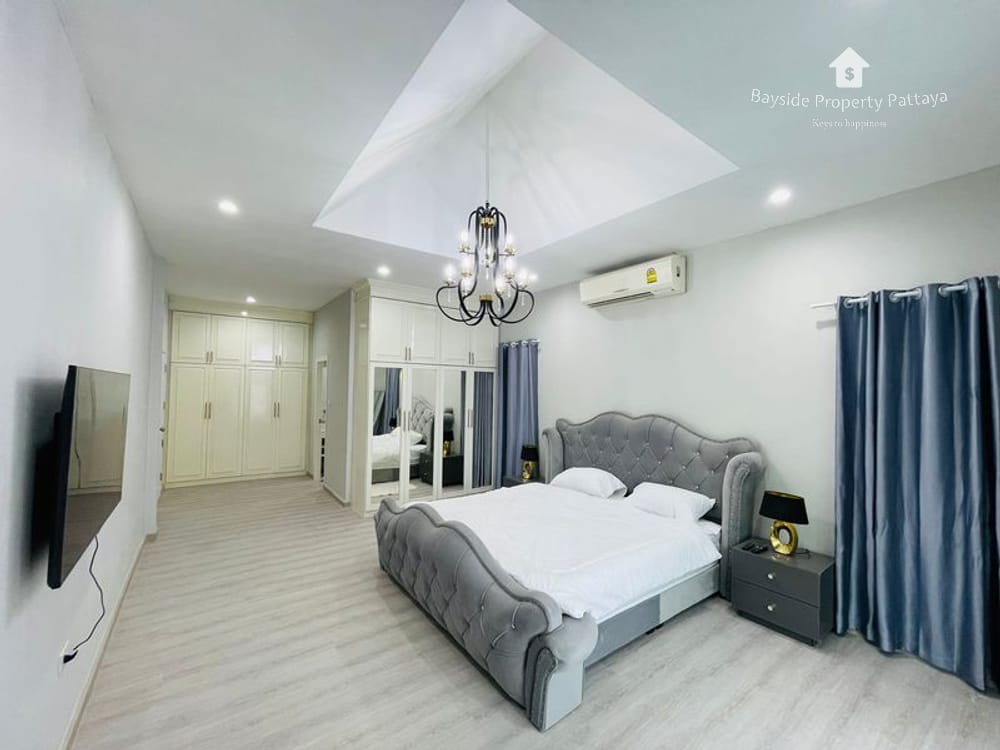 Spacious 4-Bedroom Pool Villa for Sale and Rent in East Pattaya 11