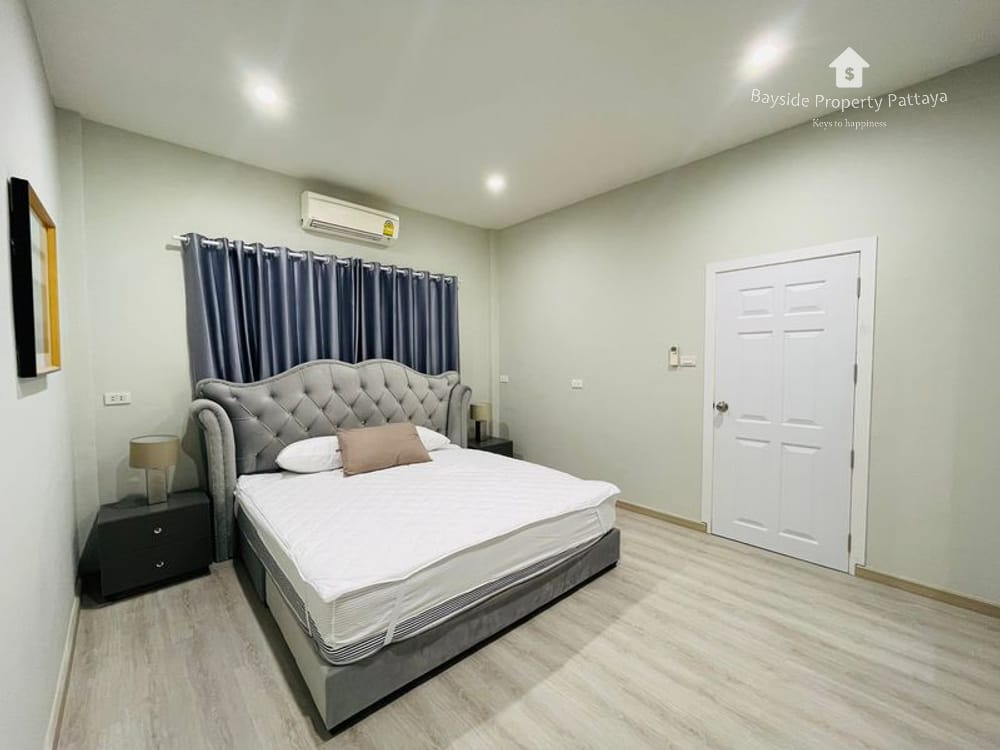Spacious 4-Bedroom Pool Villa for Sale and Rent in East Pattaya 16