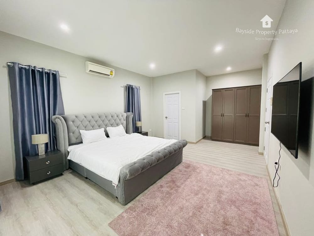 Spacious 4-Bedroom Pool Villa for Sale and Rent in East Pattaya 18