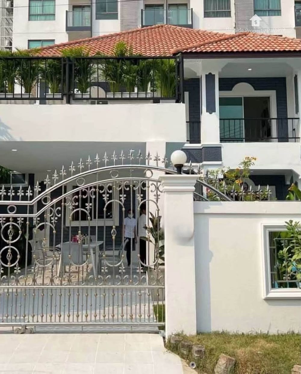 Pattaya City: Geräumige Poolvilla mit 5 SZ und Stadtblick zu verkaufen 2