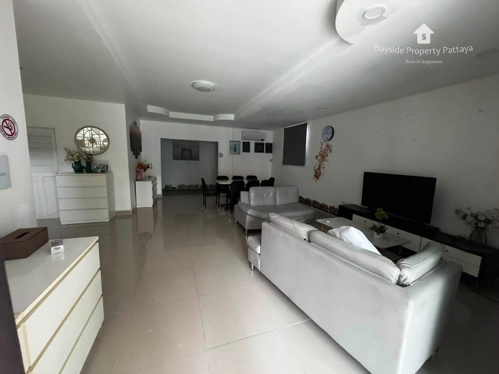 Pattaya City: Geräumige Poolvilla mit 5 SZ und Stadtblick zu verkaufen 6
