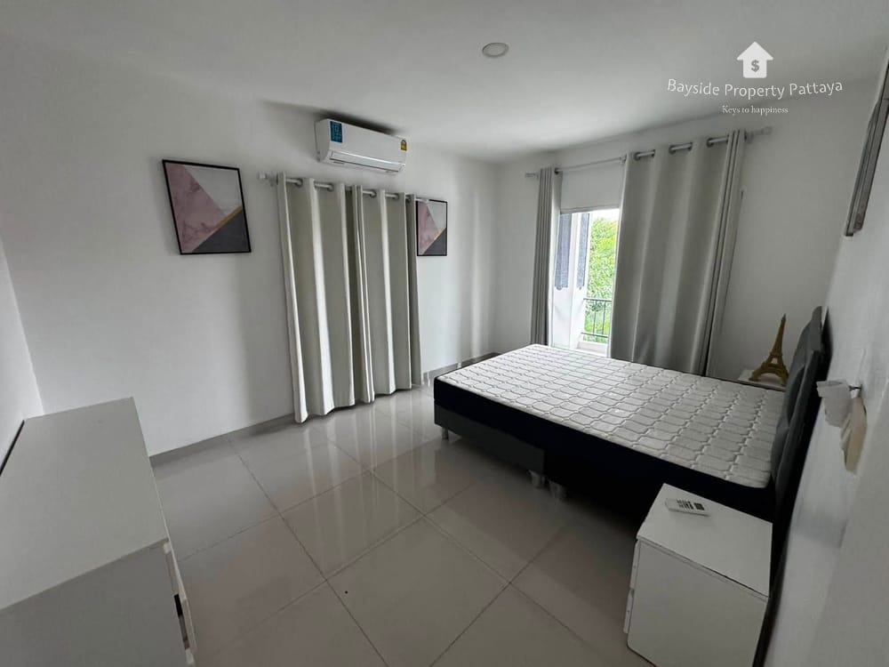 Pattaya City: Geräumige Poolvilla mit 5 SZ und Stadtblick zu verkaufen 8