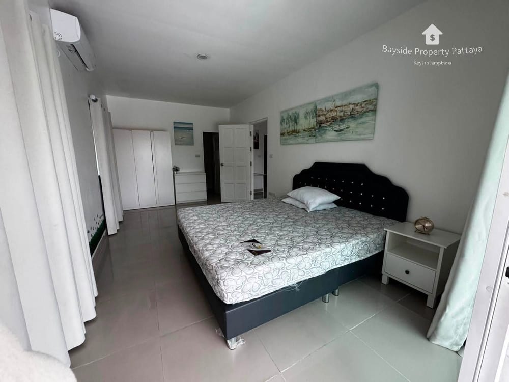 Pattaya City: Geräumige Poolvilla mit 5 SZ und Stadtblick zu verkaufen 10