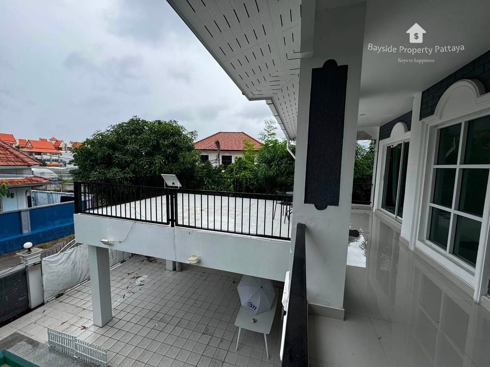 Pattaya City: Geräumige Poolvilla mit 5 SZ und Stadtblick zu verkaufen 14