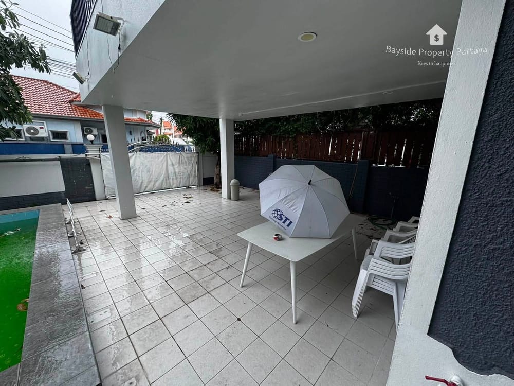 Pattaya City: Geräumige Poolvilla mit 5 SZ und Stadtblick zu verkaufen 15