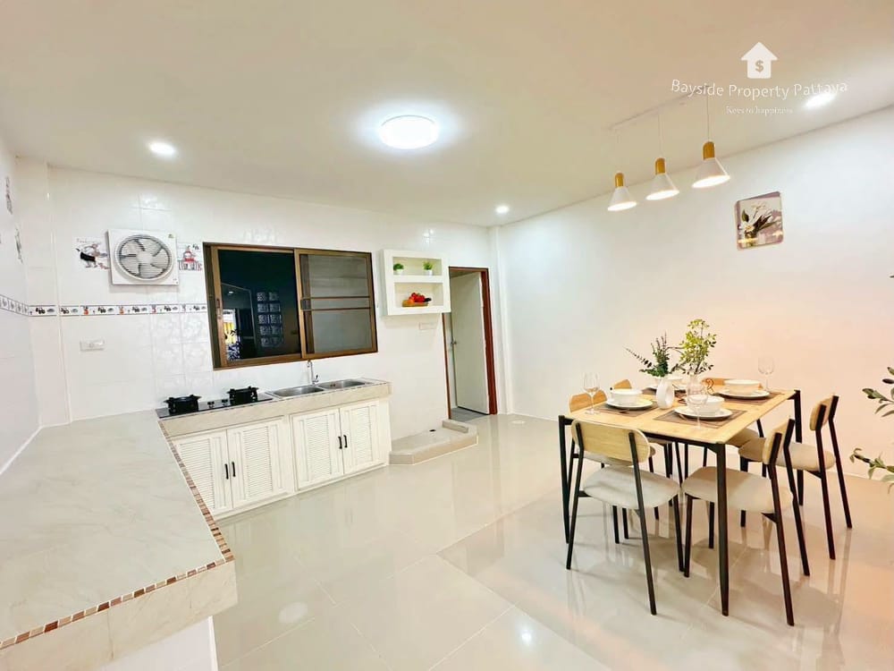 Pet-Friendly 2-Bedroom Townhouse with Air Conditioning in East Pattaya 6