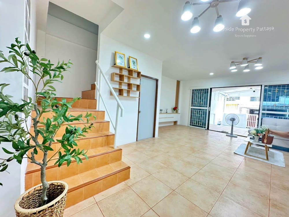 Pet-Friendly 2-Bedroom Townhouse with Air Conditioning in East Pattaya 3