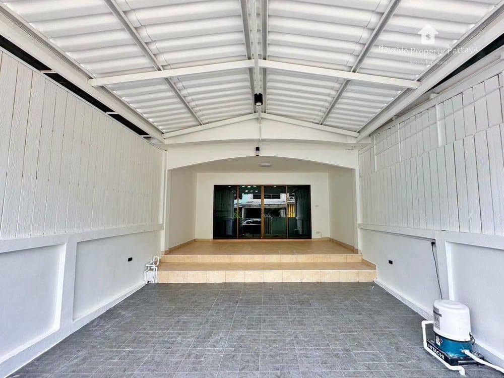 Pet-Friendly 2-Bedroom Townhouse with Air Conditioning in East Pattaya 2