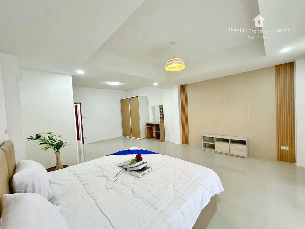 Pet-Friendly 2-Bedroom Townhouse with Air Conditioning in East Pattaya 9
