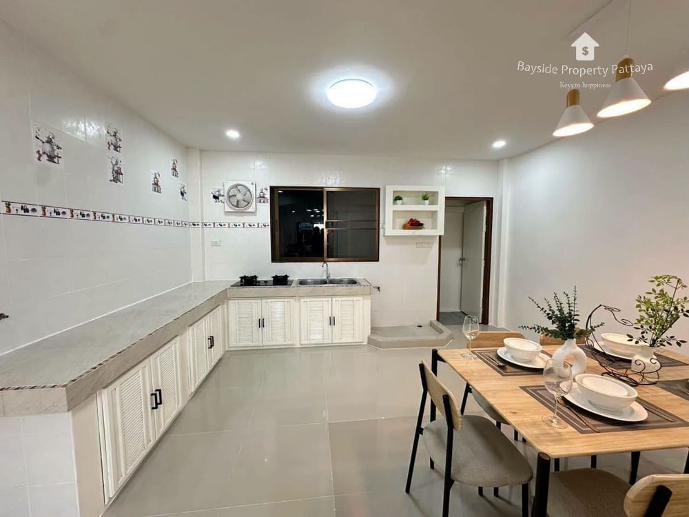 Pet-Friendly 2-Bedroom Townhouse with Air Conditioning in East Pattaya 10