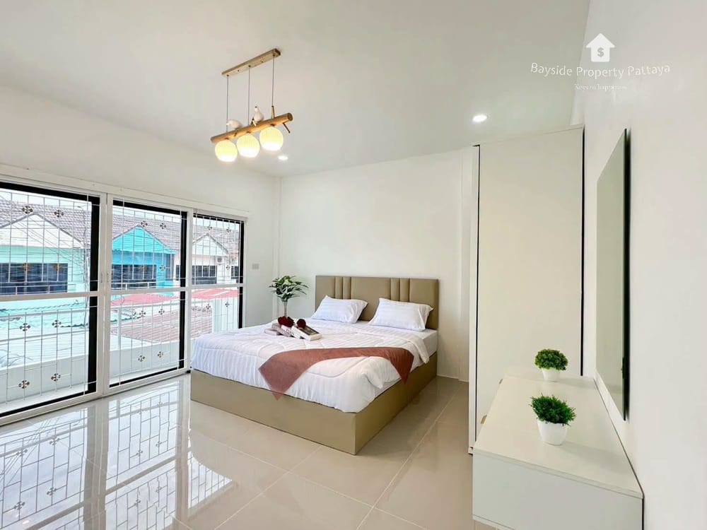 Pet-Friendly 2-Bedroom Townhouse with Air Conditioning in East Pattaya 14