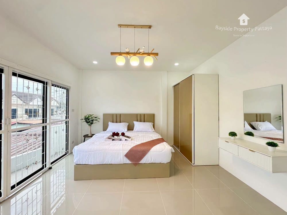 Pet-Friendly 2-Bedroom Townhouse with Air Conditioning in East Pattaya 16