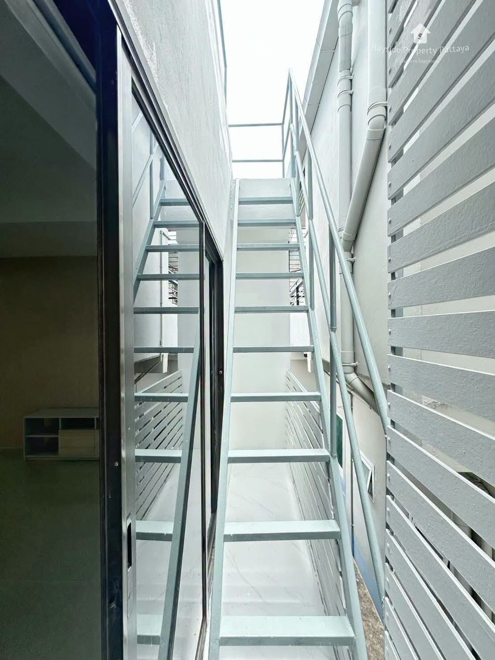 Pet-Friendly 2-Bedroom Townhouse with Air Conditioning in East Pattaya 18