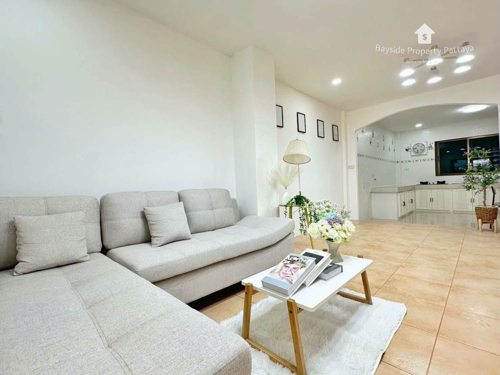 Pet-Friendly 2-Bedroom Townhouse with Air Conditioning in East Pattaya 19