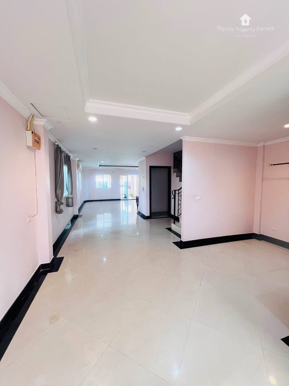 2-Bedroom Townhouse for Sale in Pattaya City with Air Conditioning 4