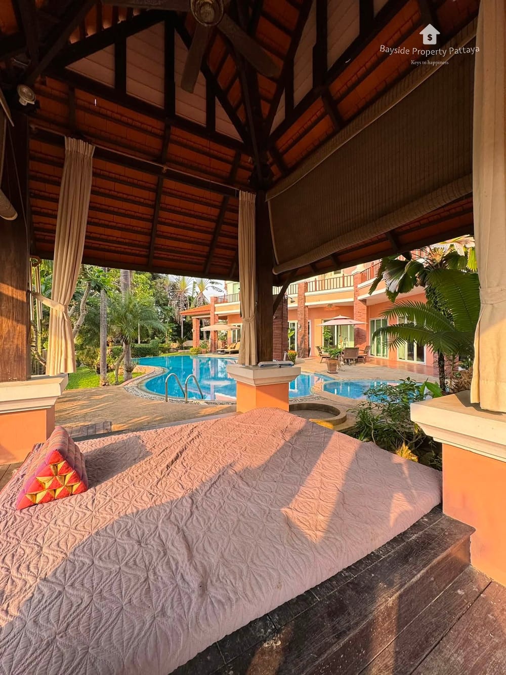 Moderne Poolvilla mit 4 Schlafzimmern zum Verkauf in Huai Yai, Pattaya 3