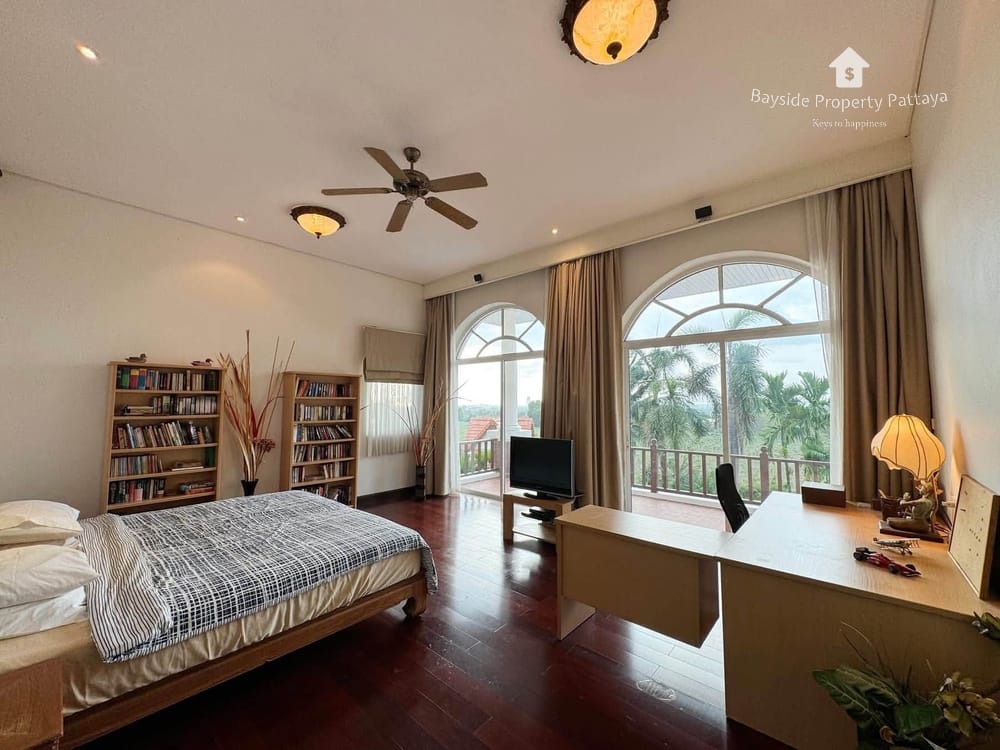 Moderne Poolvilla mit 4 Schlafzimmern zum Verkauf in Huai Yai, Pattaya 6